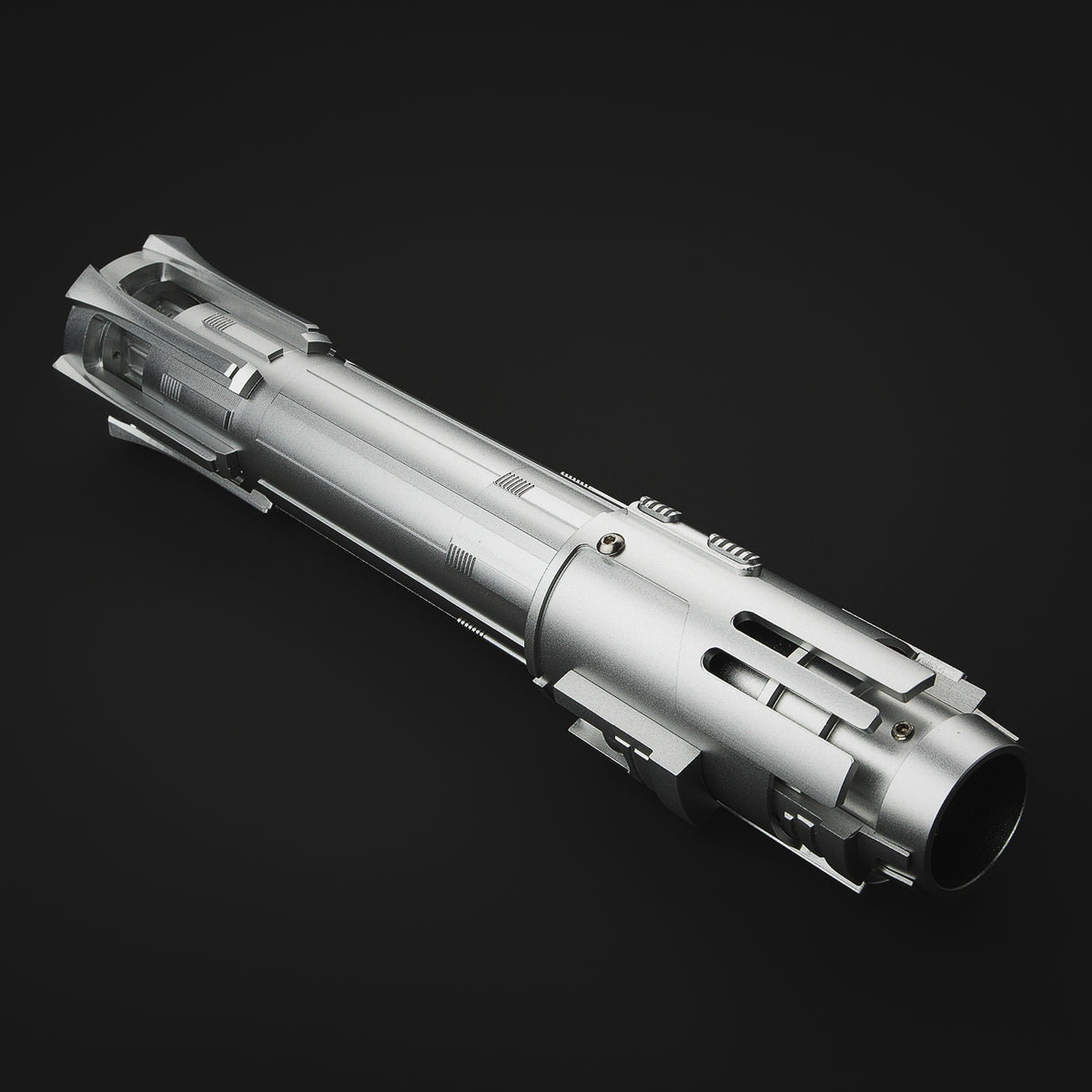 Sable de luz PHANTOM de Saber Legacy, ensamblado en México