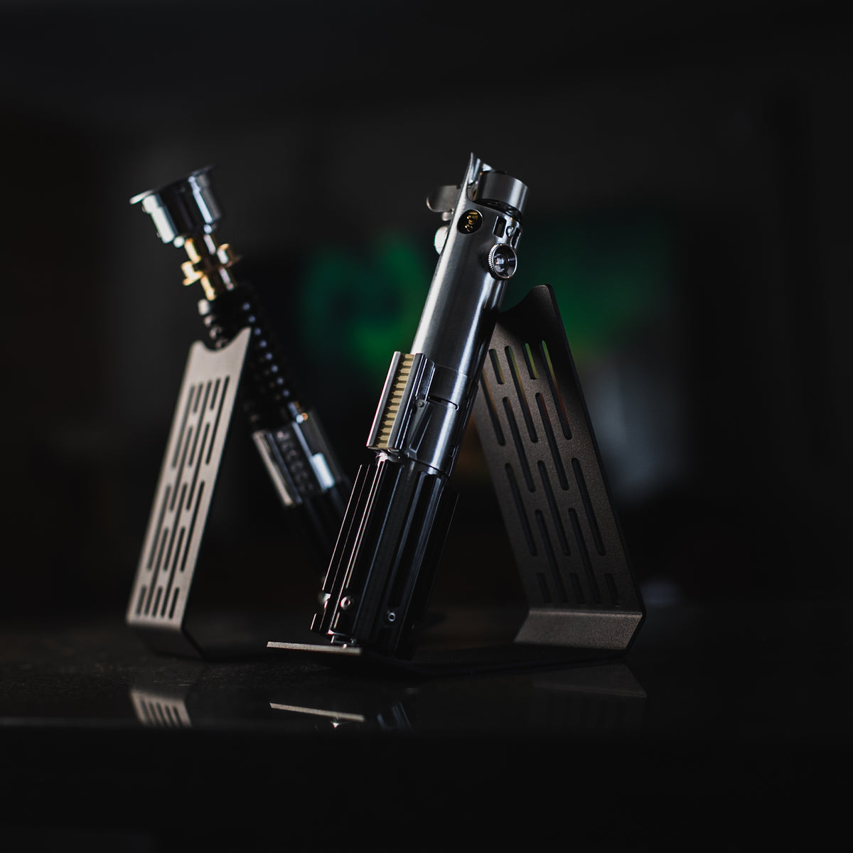 Base de acero premium para exhibir sable de luz — Saber Legacy